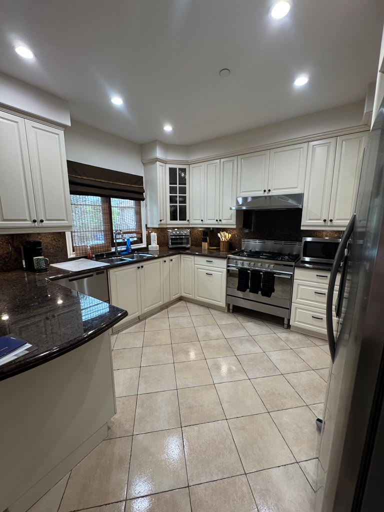 Spotless clean kitchen result 2