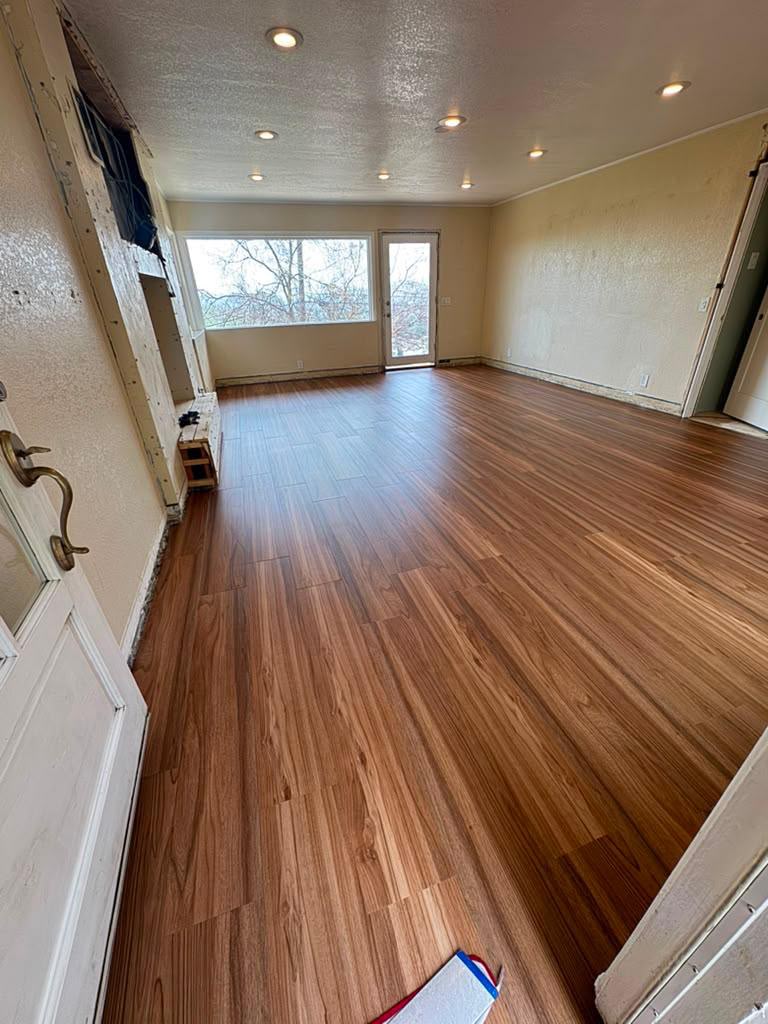 Spotless clean living room 3